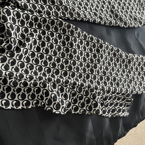 Ann Taylor Tunic/Blouse - Size L -Black and White - Picture 8 of 14